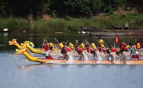 Quảng Trị Khai mạc giải Đua thuyền truyền thống toàn quốc năm 2012 - ảnh 1